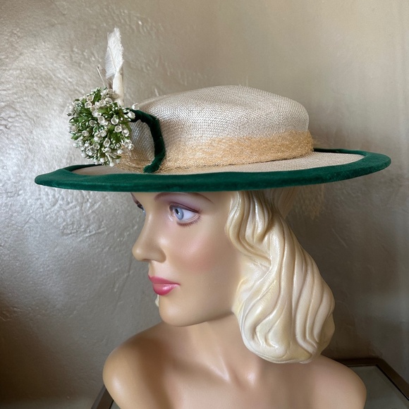 ELEGANT 1950s\' CREAM COLOR STRAW WIDE BRIM - GREEN VELVET + FLOWERS & FEATHER main image 4